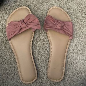 Size 9 nice pink sandles only wore once